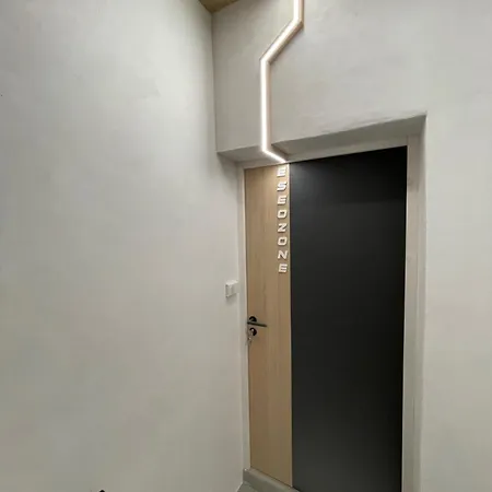 Les Eseos アパート *